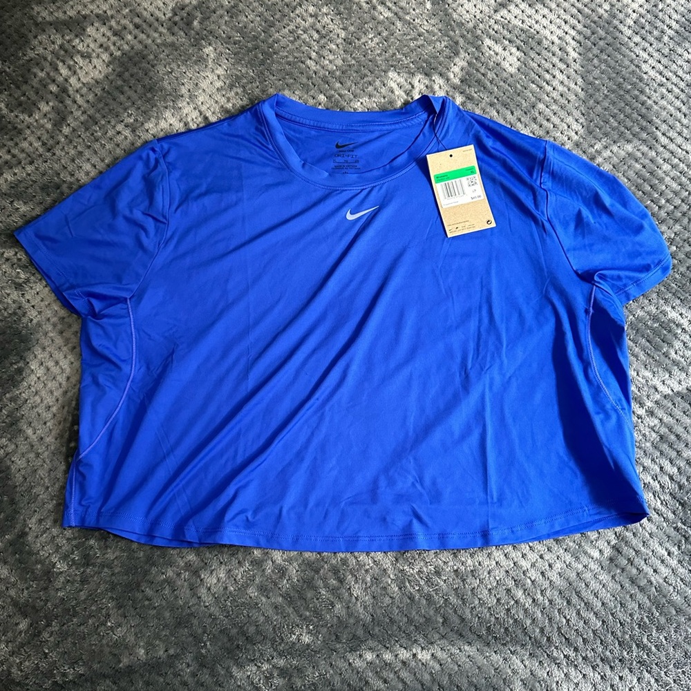 NWT! Nike Women’s training dri-fit crop top, bright blue, size XL
